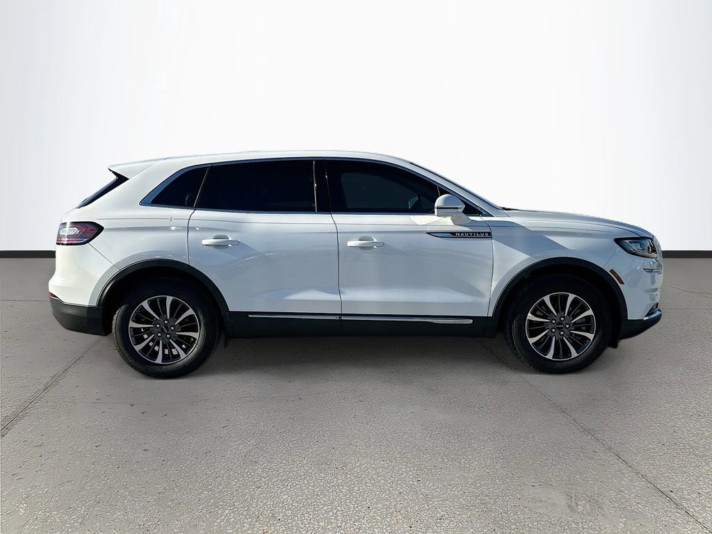 Used 2023 Lincoln Nautilus FWD w/ Premium Package image 8