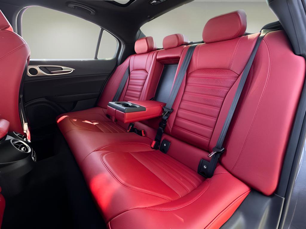 Used 2024 Alfa Romeo Giulia Veloce image 20