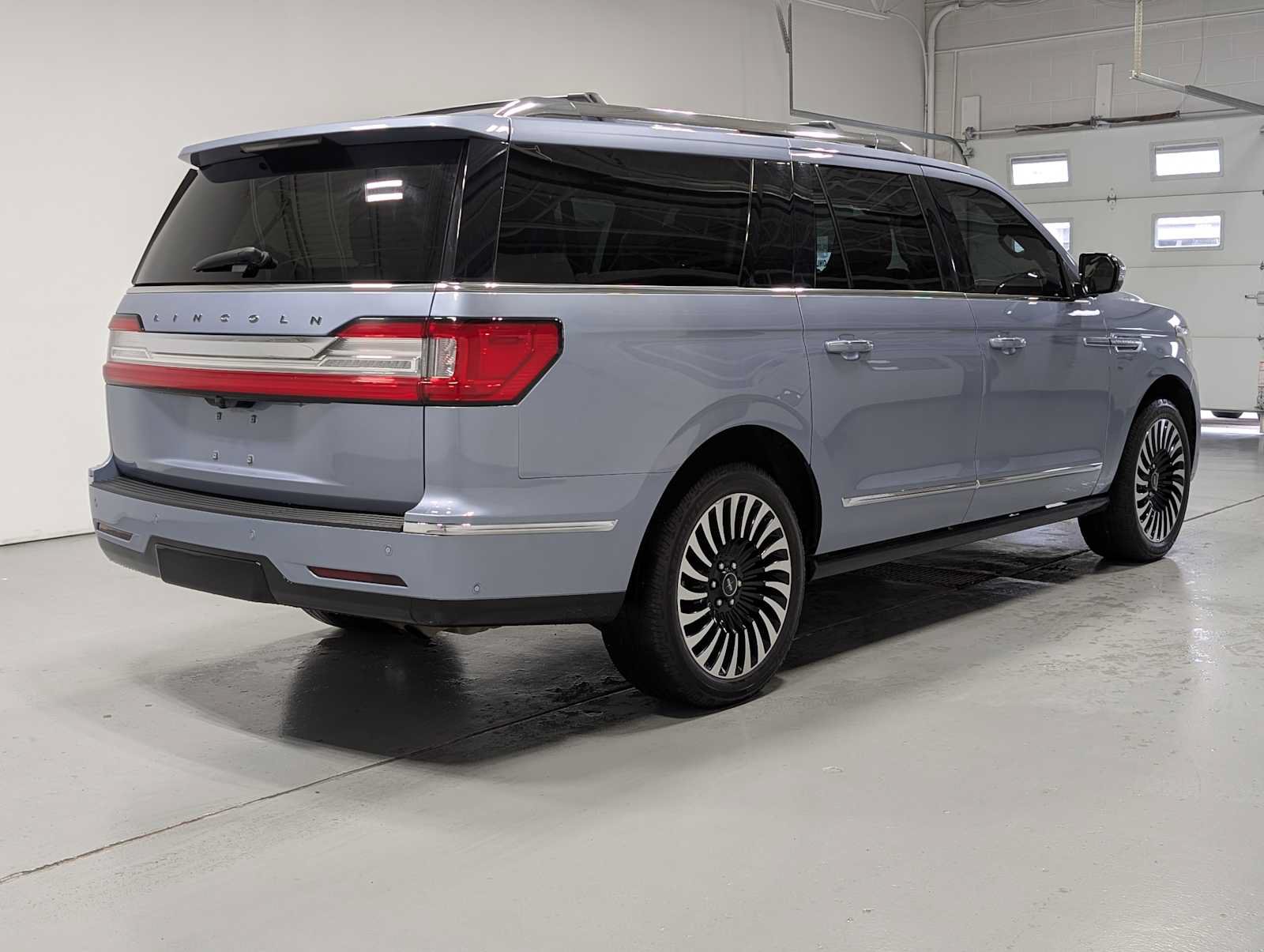 Used 2021 Lincoln Navigator L Black Label w/ Cargo Convenience Package AWD/4WD image 8