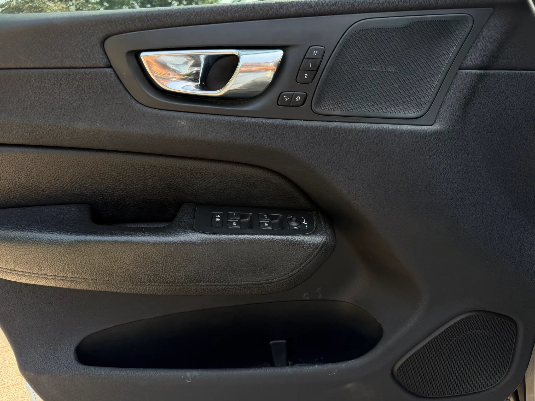 Used 2019 Volvo XC60 T5 Inscription w/ Protection Package Premier FWD image 18