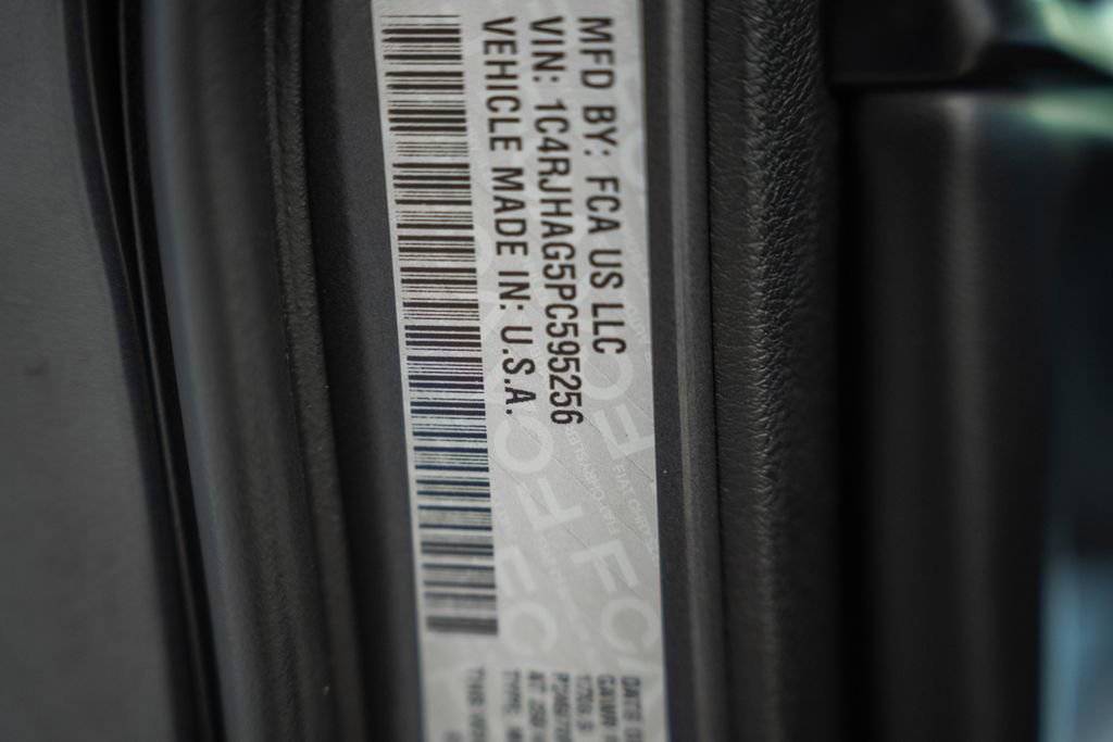 Certified 2023 Jeep Grand Cherokee Laredo AWD/4WD image 36