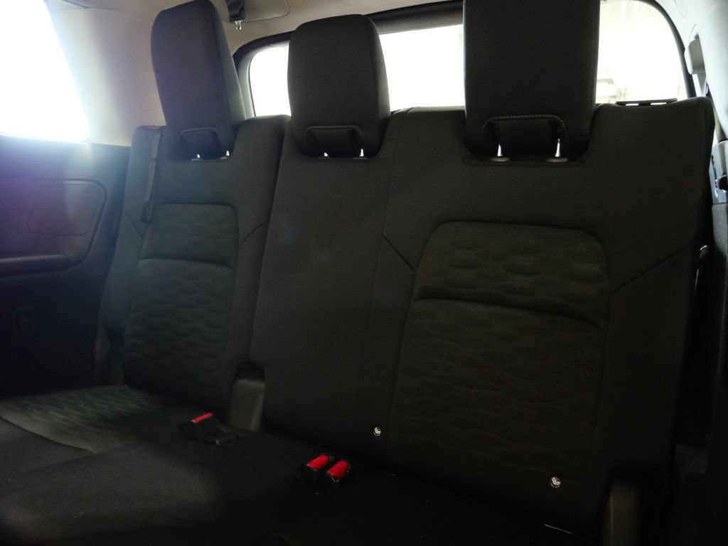 Used 2025 Nissan Pathfinder SV FWD image 25