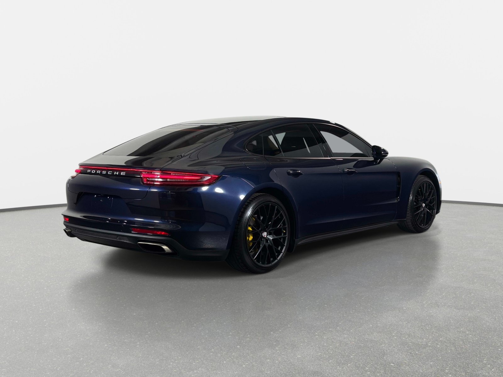 Used 2017 Porsche Panamera 4 AWD/4WD image 3