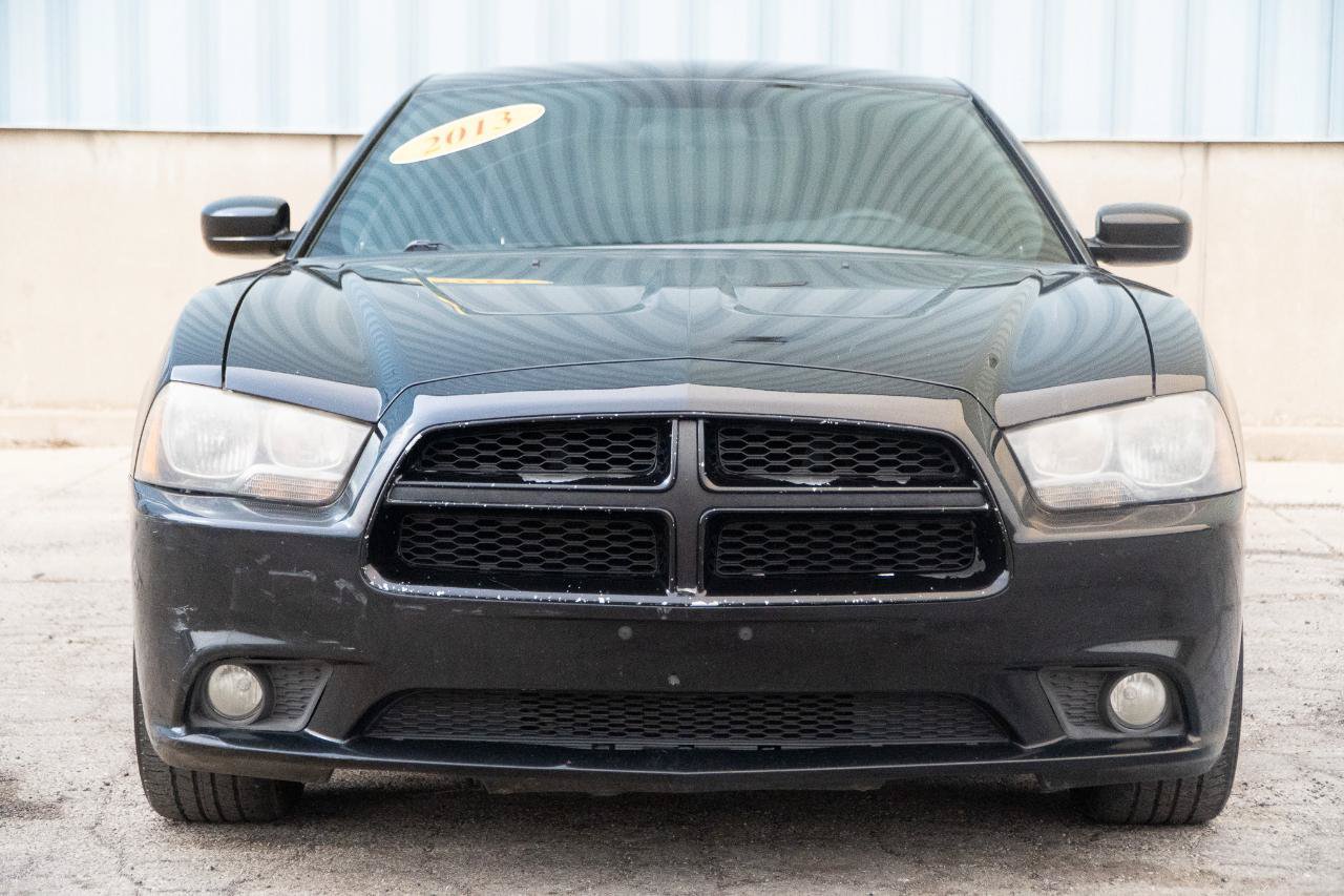 Used 2013 Dodge Charger SE RWD image 3