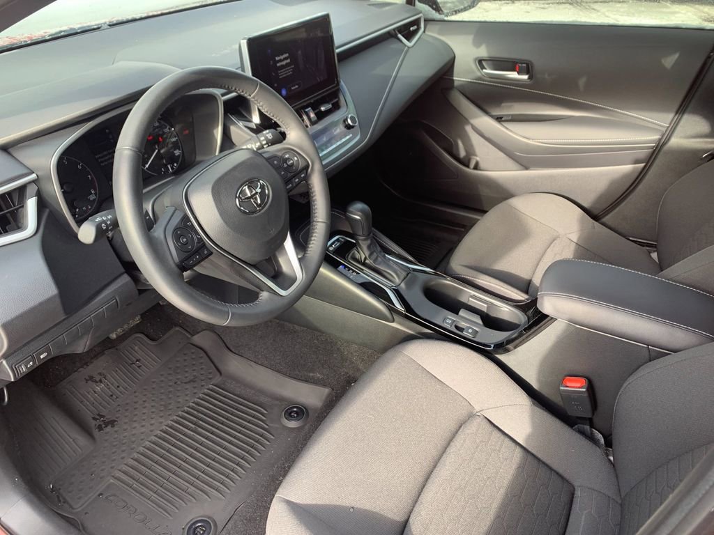 Used 2025 Toyota Corolla SE image 11