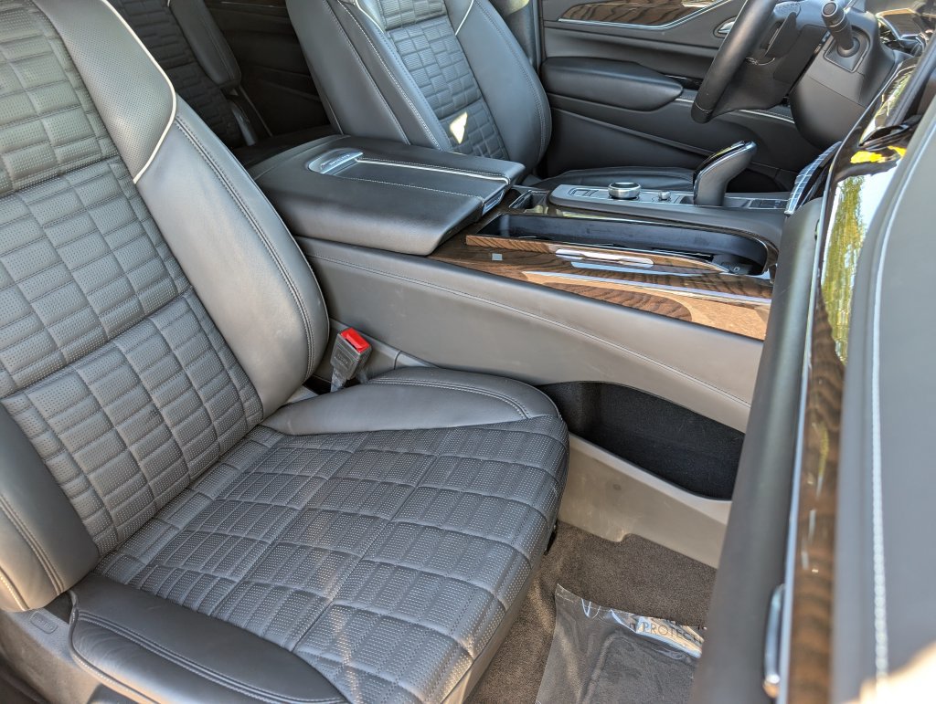 Certified 2024 Cadillac Escalade Sport Platinum w/ LPO, ONYX Package AWD/4WD image 22