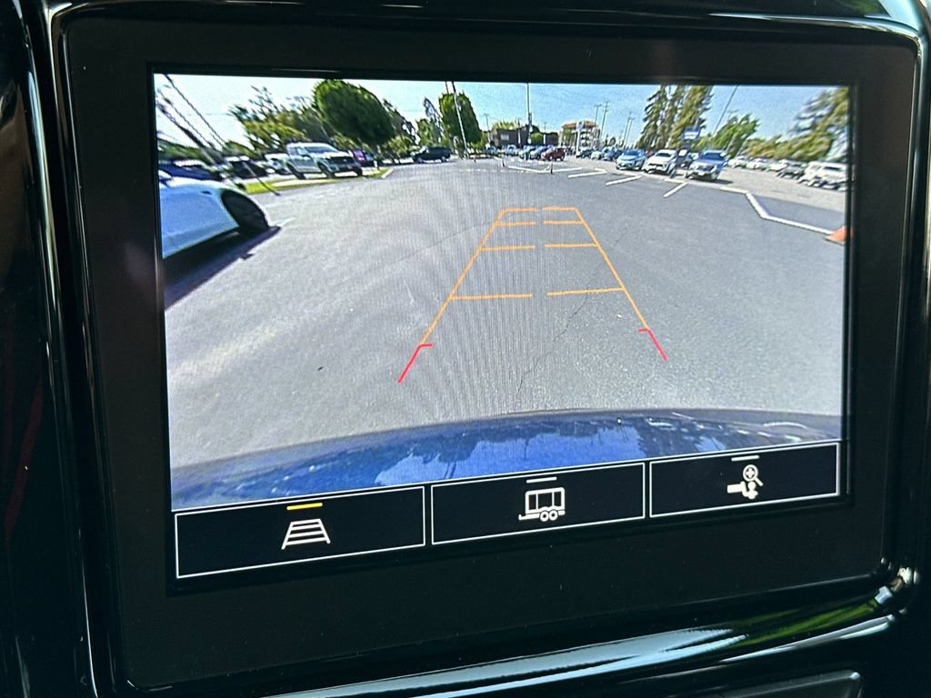 Used 2023 Chevrolet Traverse LT FWD image 19