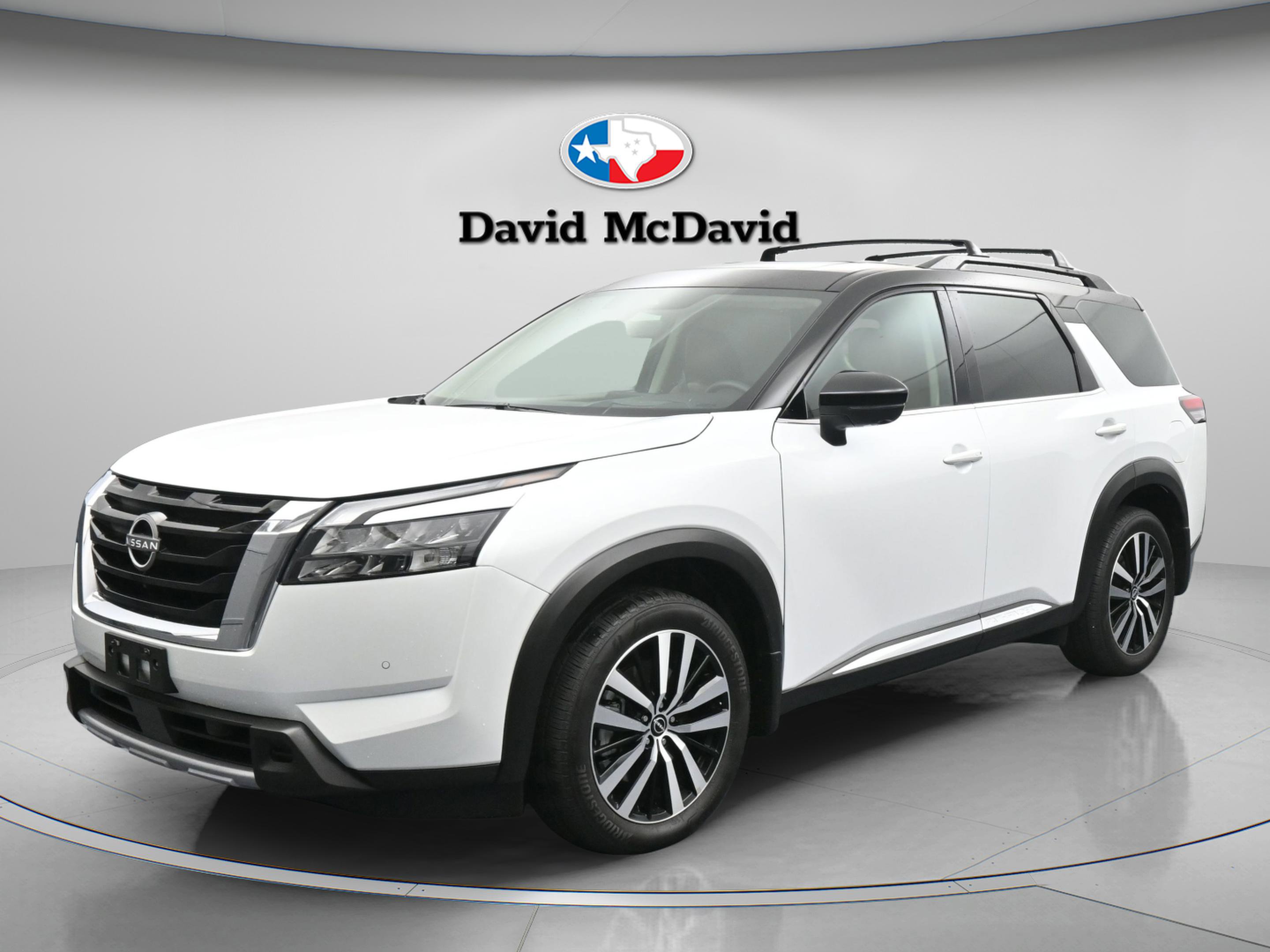 Used 2025 Nissan Pathfinder Platinum w/ Cargo Package AWD/4WD image 1