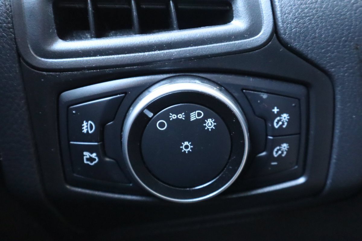 Used 2016 Ford Focus SE w/ Equipment Group 201A FWD image 29