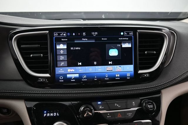 Used 2024 Chrysler Pacifica Limited FWD image 22