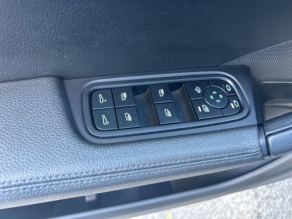 Used 2025 Porsche Cayenne AWD/4WD image 35