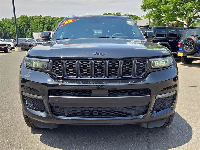 Certified 2025 Jeep Grand Cherokee L Limited w/ Luxury Tech Group II AWD/4WD image 2