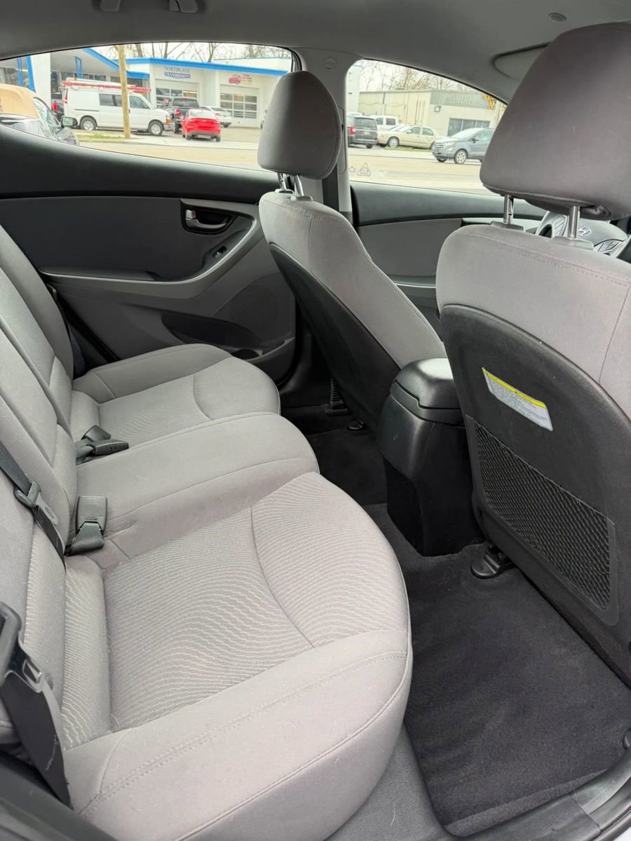 Used 2015 Hyundai Elantra SE w/ Option Group 02 FWD image 17