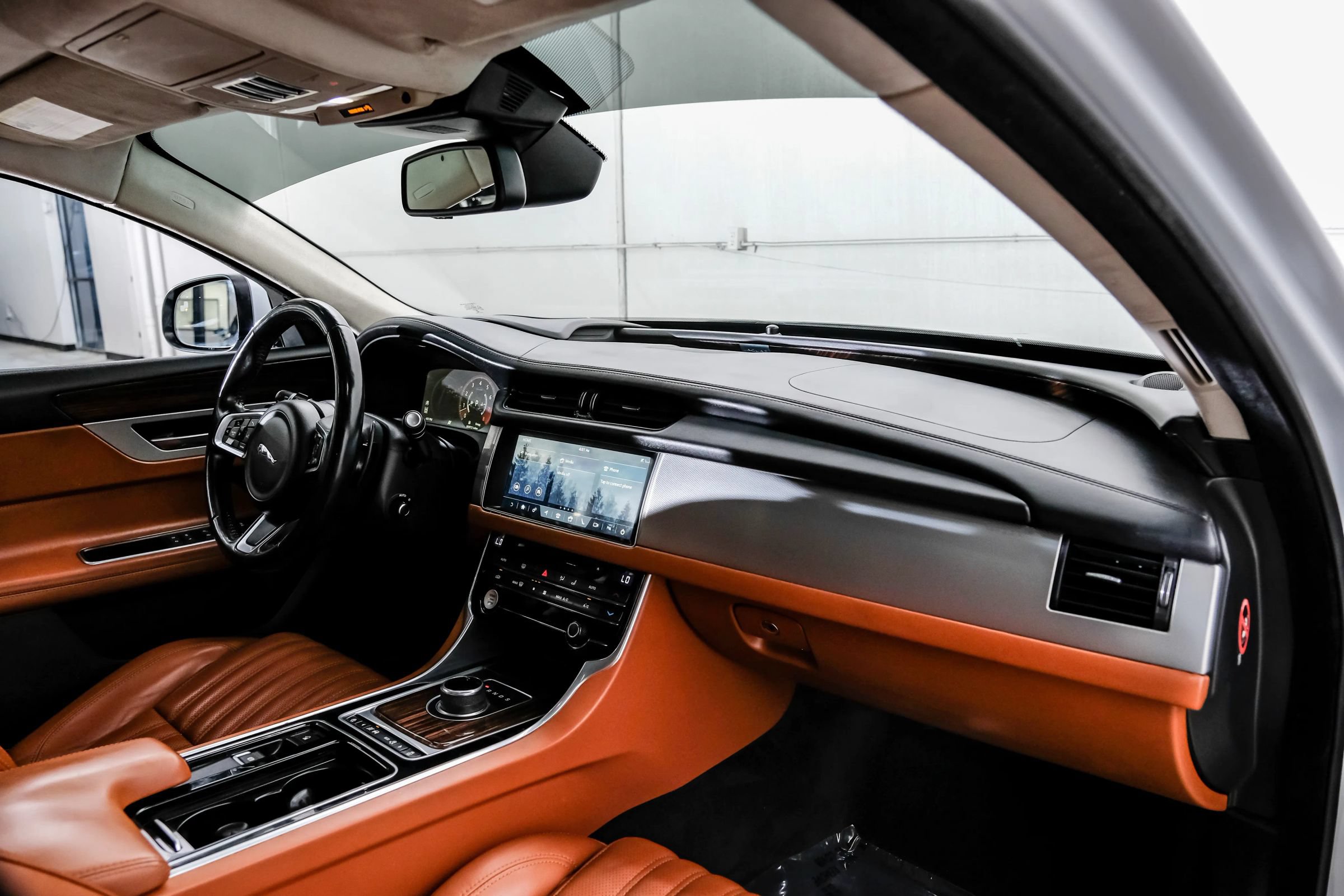 Used 2018 Jaguar XF Portfolio RWD image 17