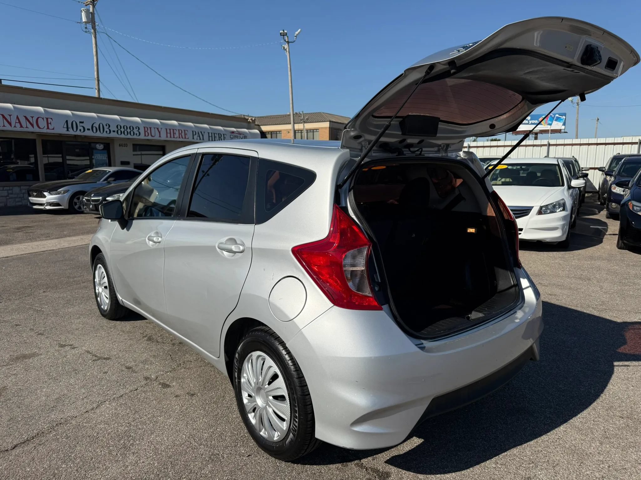 Used 2017 Nissan Versa Note SV FWD image 13