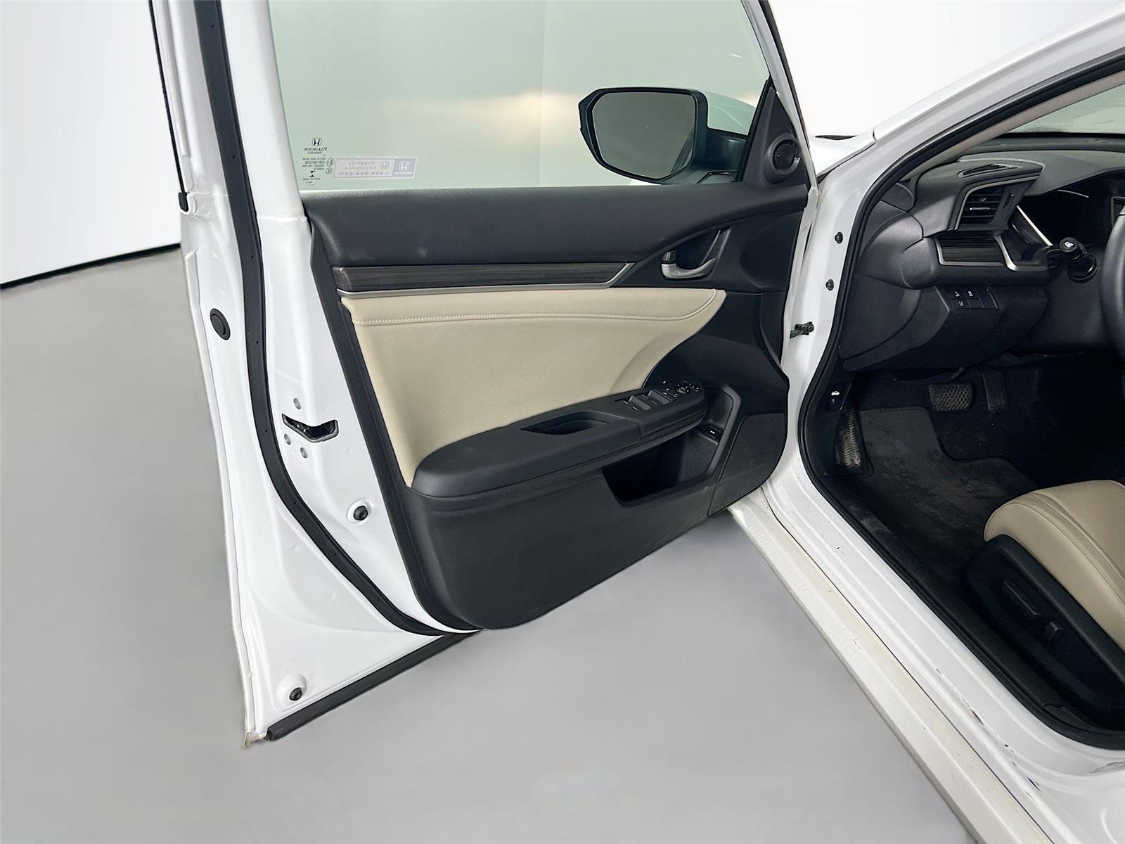 Used 2020 Honda Civic EX-L image 16