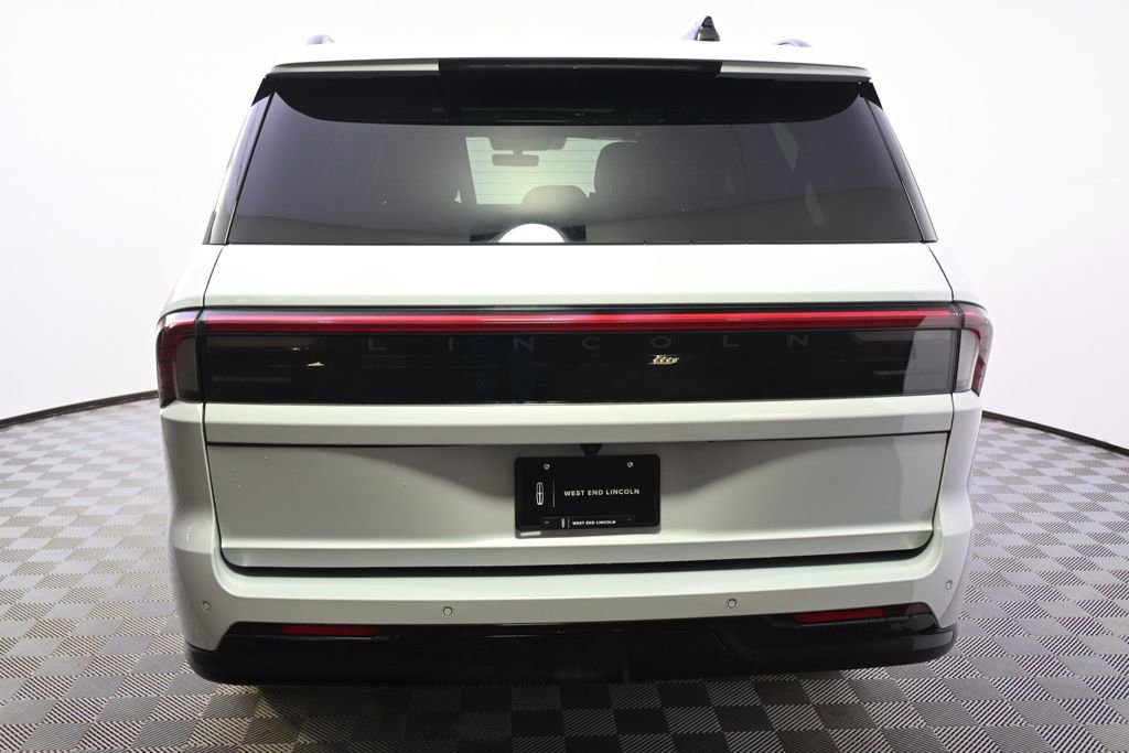 New 2025 Lincoln Navigator L Reserve w/ Jet Appearance Package image 5