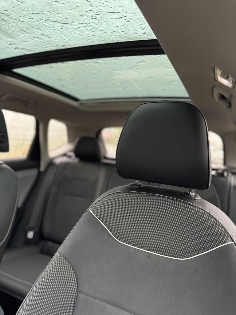 Used 2023 Volkswagen Taos SE w/ Panoramic Sunroof Package AWD/4WD image 35