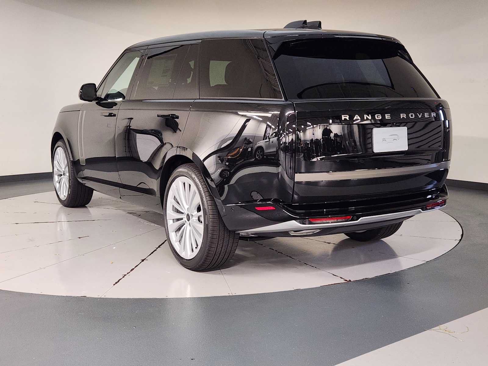 New 2026 Land Rover Range Rover Long Wheelbase SE AWD/4WD image 6