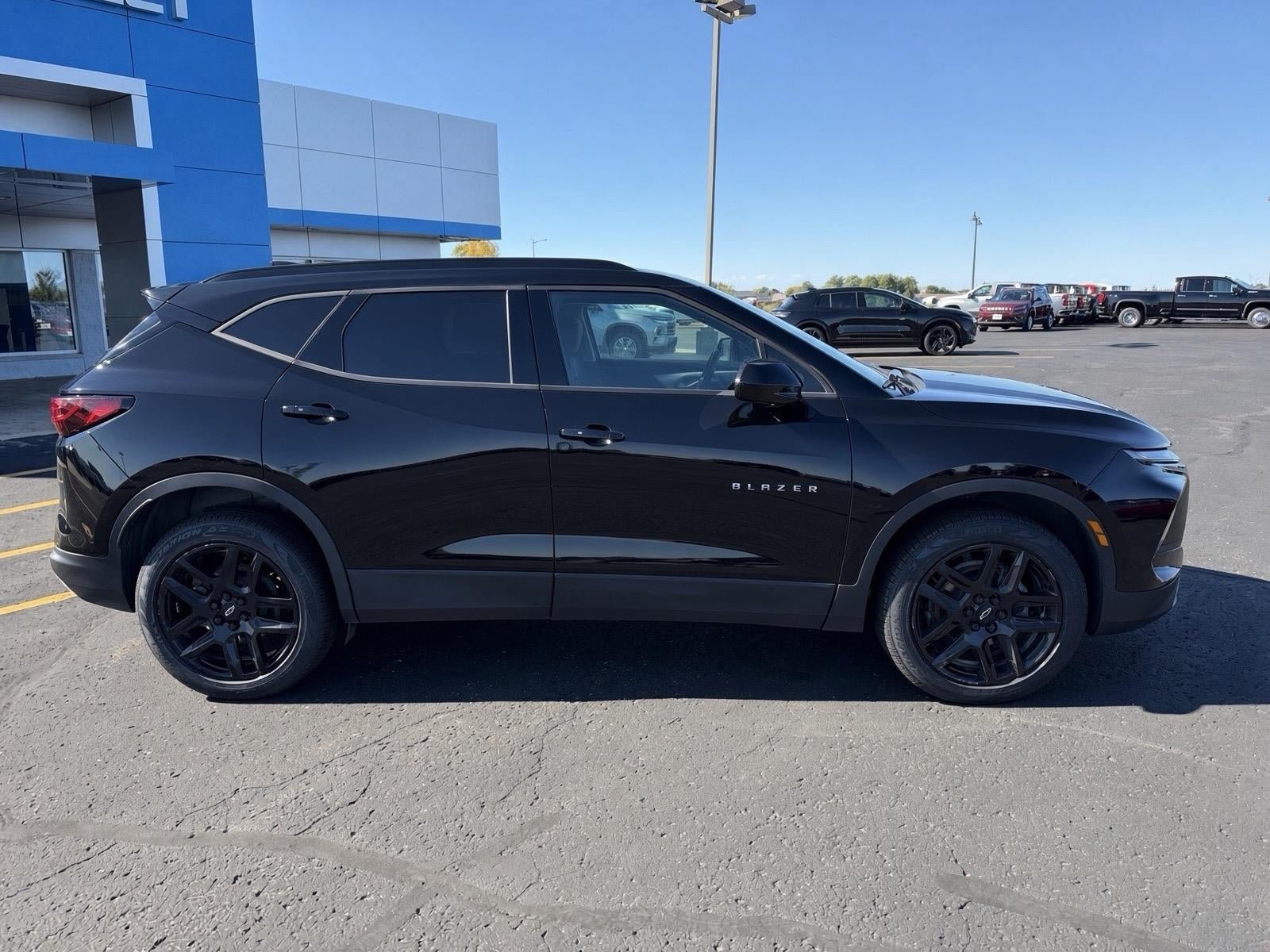 Used 2023 Chevrolet Blazer LT w/ Convenience Package AWD/4WD image 2