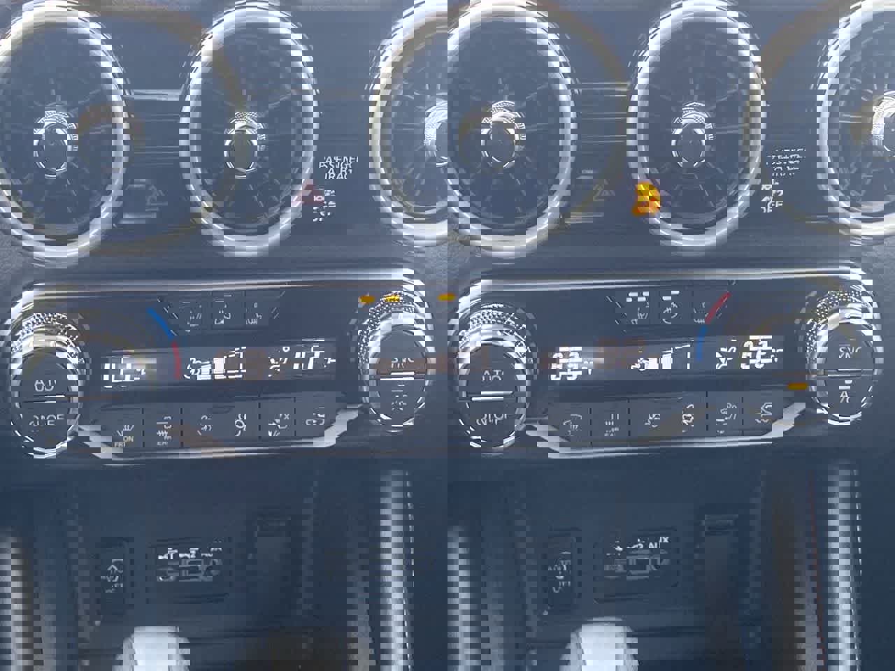 Used 2025 Nissan Sentra SR w/ SR Premium Package FWD image 18