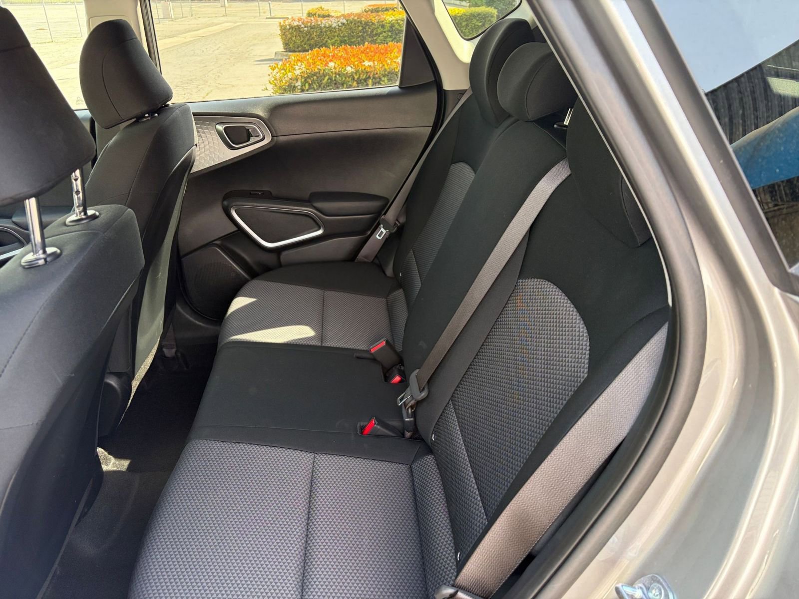 Used 2025 Kia Soul LX w/ LX Technology Package image 10