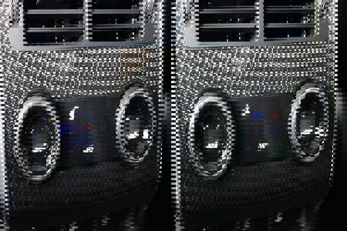 Used 2018 Land Rover Range Rover Sport SVR image 52