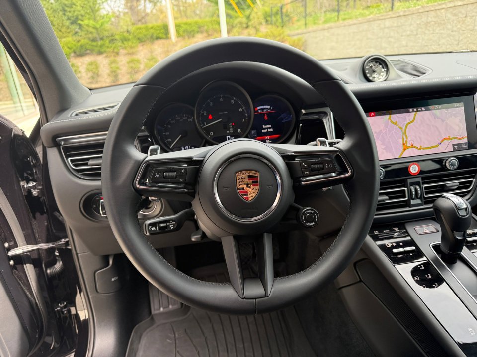 Certified 2026 Porsche Macan Turbo image 15