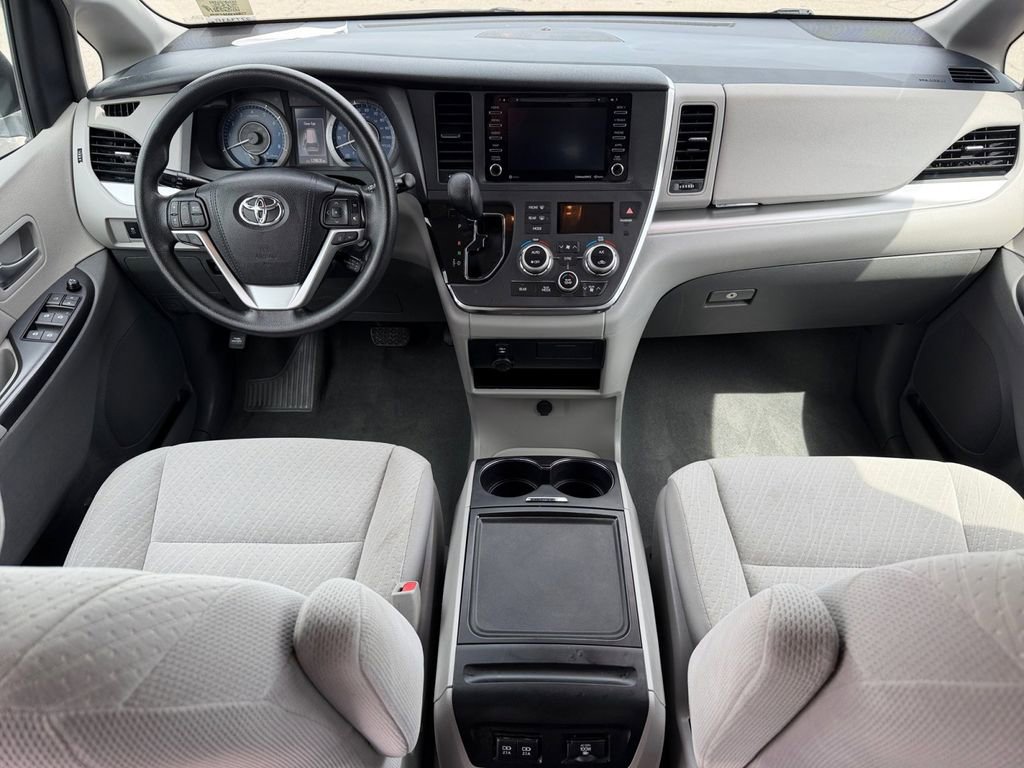 Used 2019 Toyota Sienna LE FWD image 13