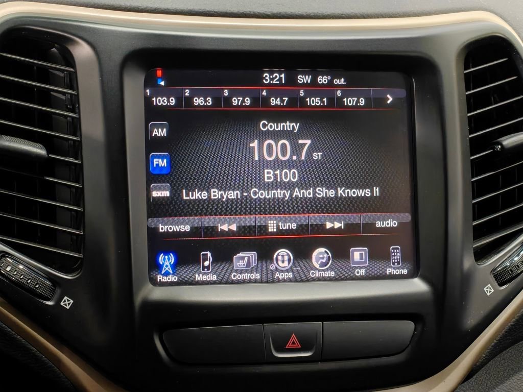 Used 2017 Jeep Cherokee Latitude w/ Cold Weather Group image 6