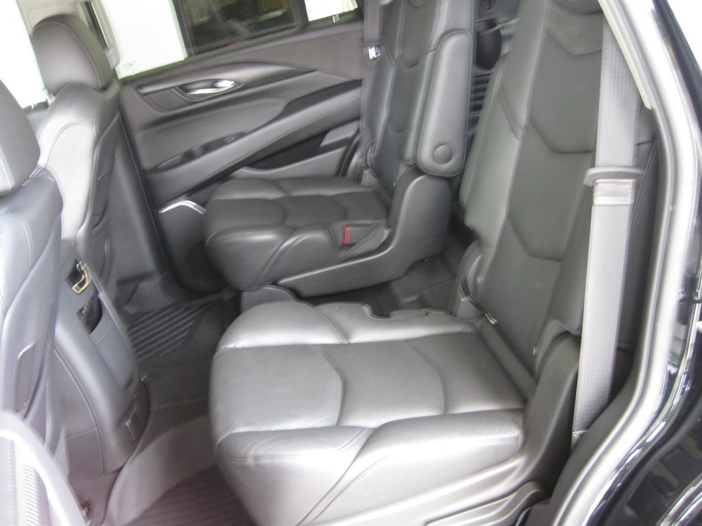 Used 2019 Cadillac Escalade Premium Luxury w/ Escalade Sport Edition image 31