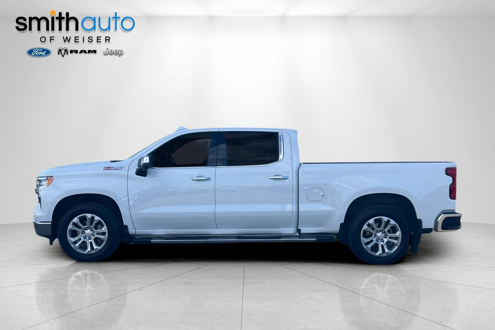 Used 2023 Chevrolet Silverado 1500 LTZ w/ Technology Package AWD/4WD image 8