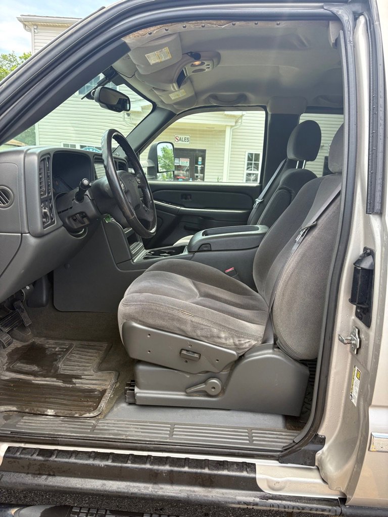 Used 2004 GMC Sierra 2500 SLE w/ Snow Plow Prep Package AWD/4WD image 11