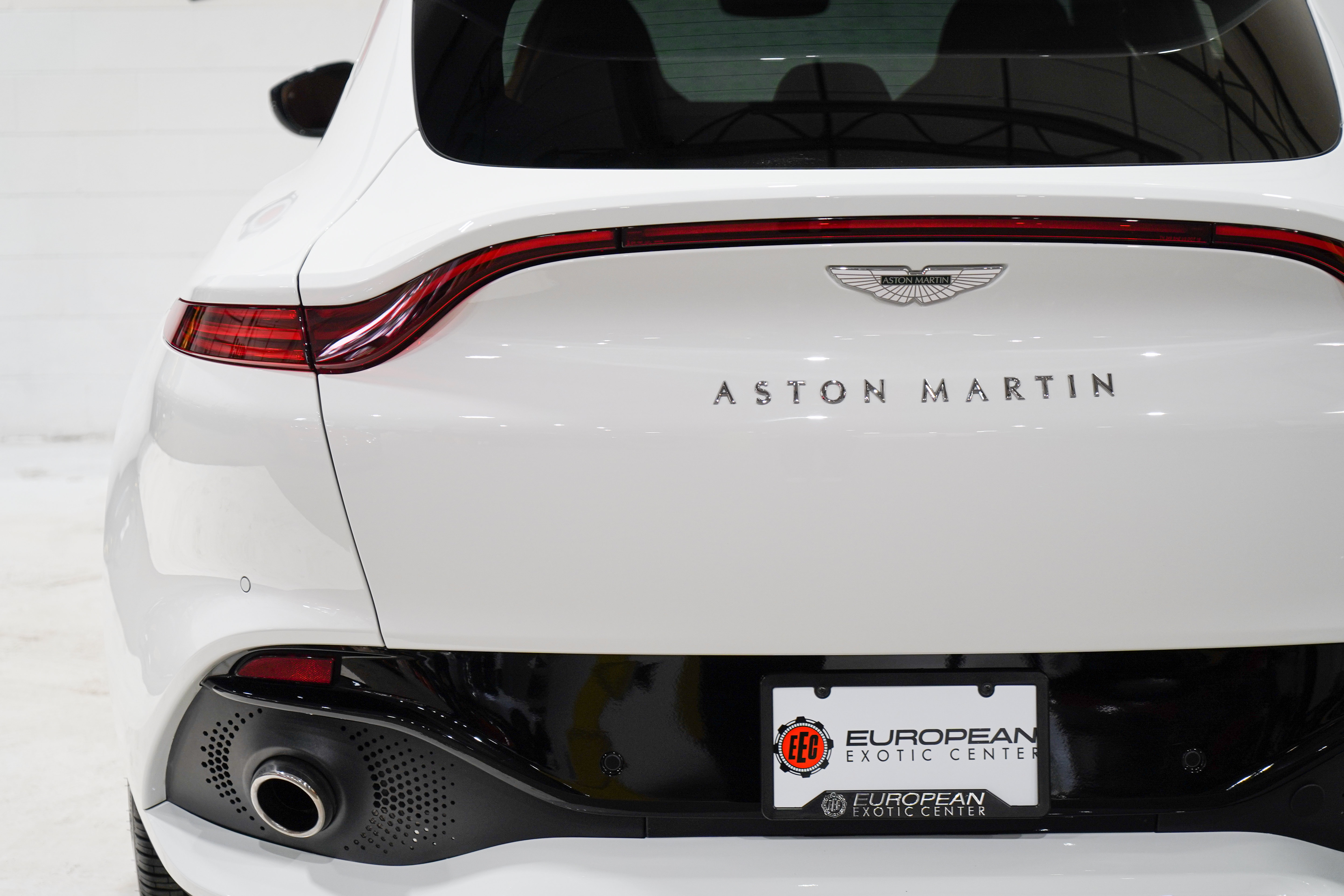 Used 2022 Aston Martin DBX AWD/4WD image 36