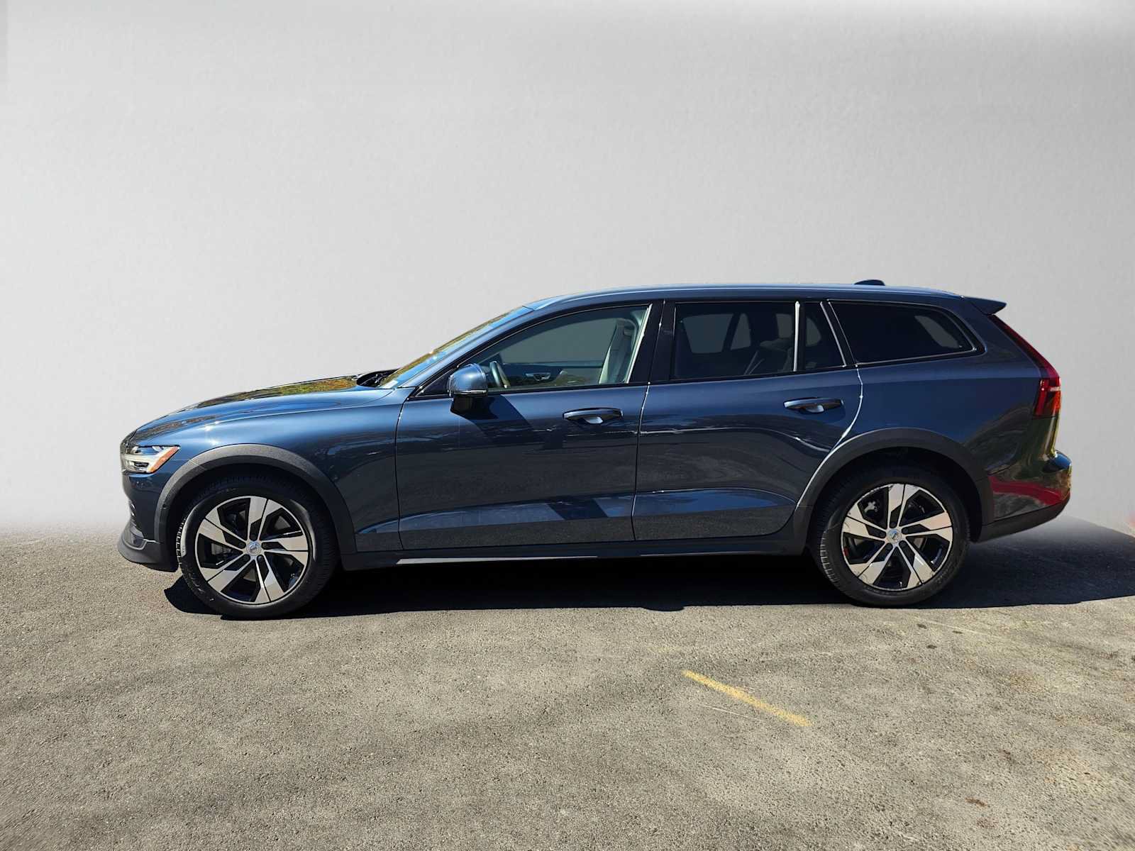 Used 2020 Volvo V60 T5 Cross Country w/ Protection Package Premier AWD/4WD image 6