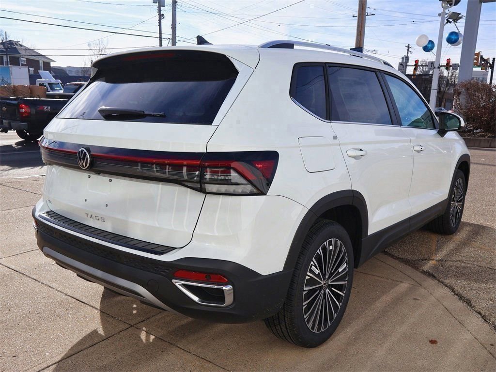New 2026 Volkswagen Taos SE FWD image 5
