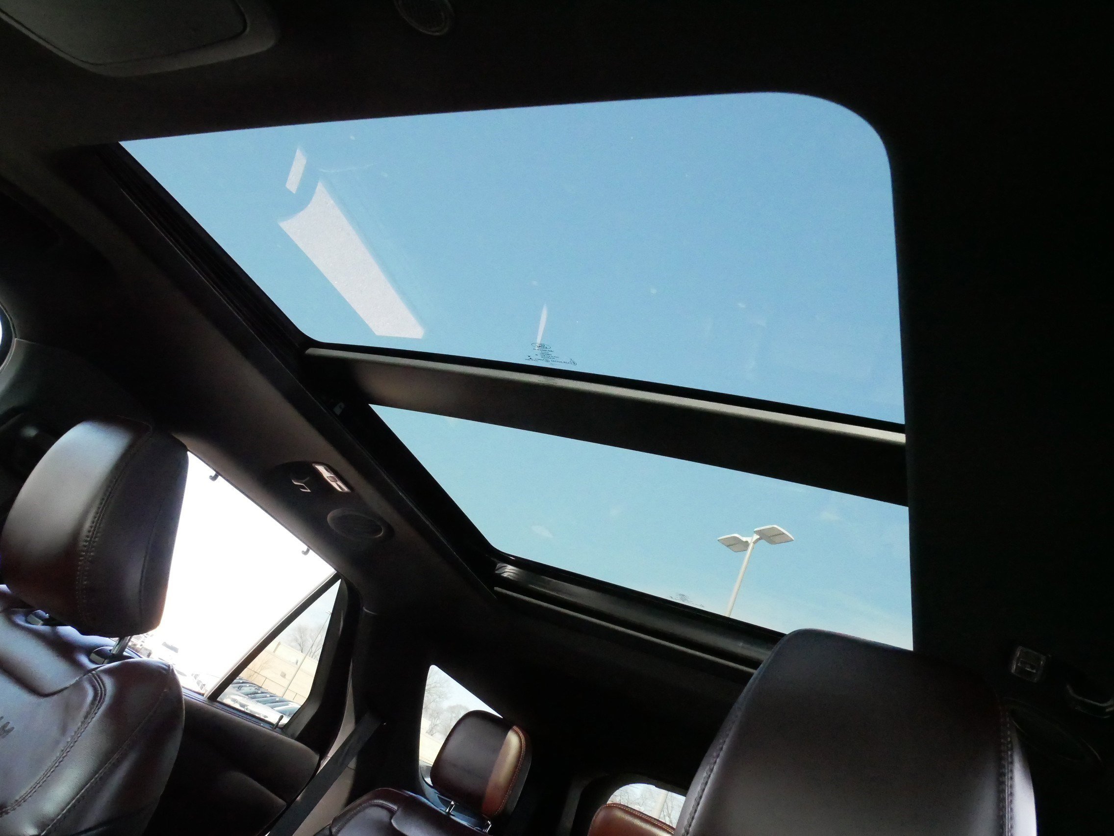 Used 2021 Ford Explorer Platinum image 34