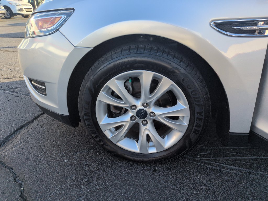 Used 2012 Ford Taurus SEL FWD image 26