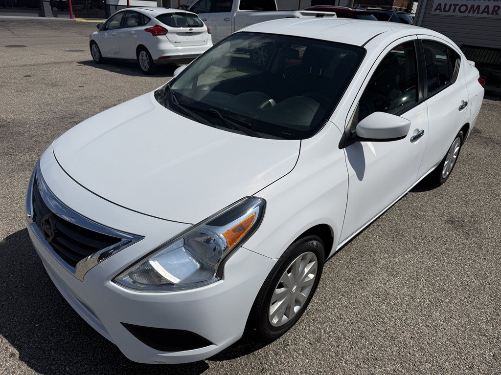 Used 2016 Nissan Versa SV FWD image 2