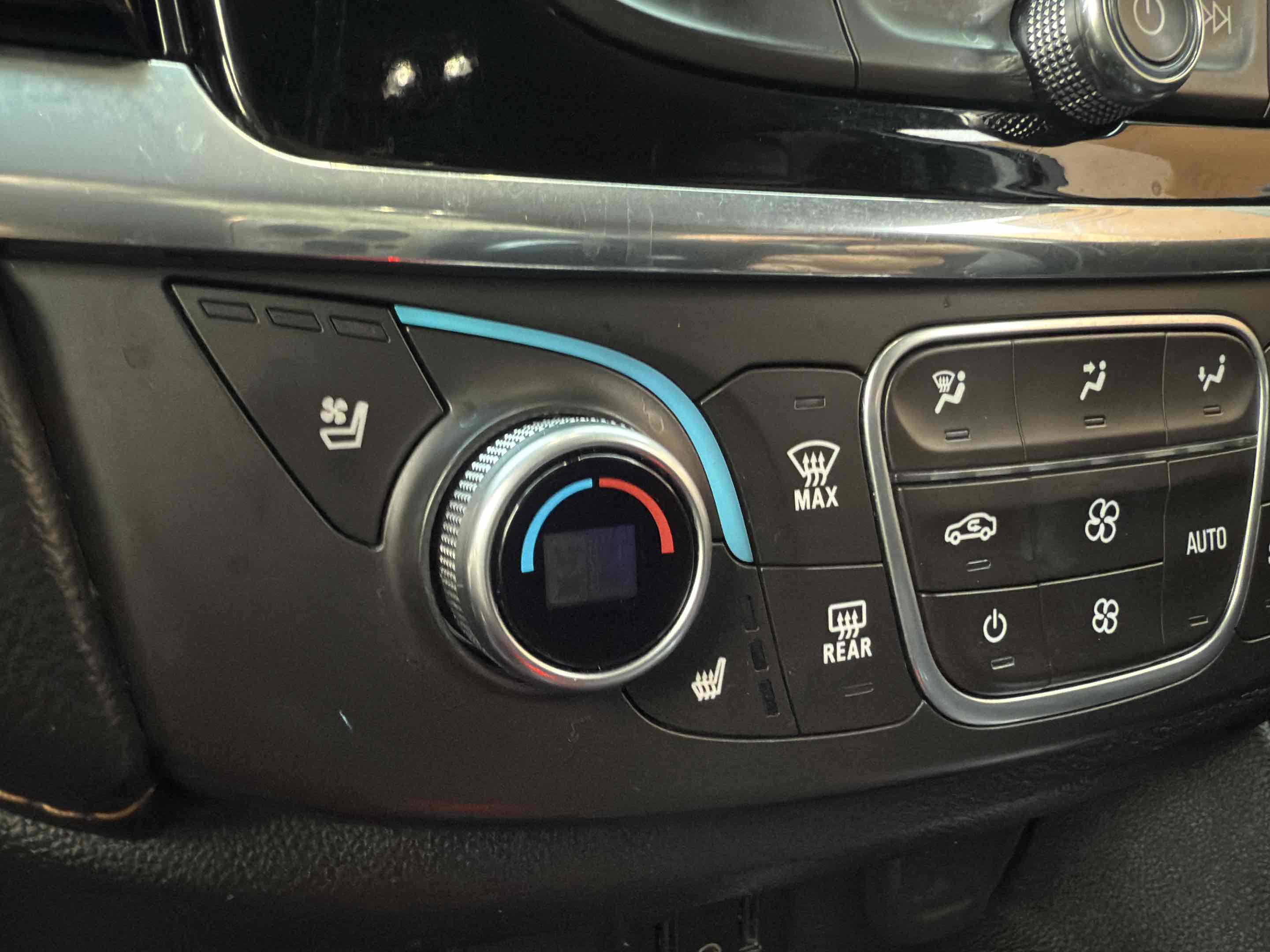 Used 2018 Chevrolet Traverse Premier w/ LPO, Black Accent Package image 42