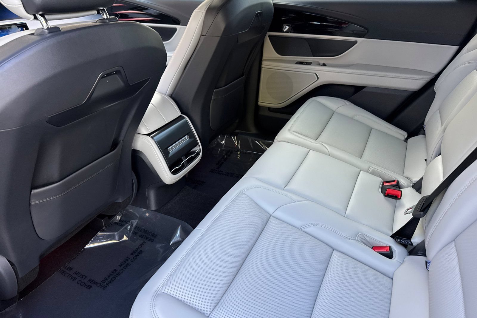 New 2026 Lincoln Nautilus Premier w/ Jet Appearance Package AWD/4WD image 9