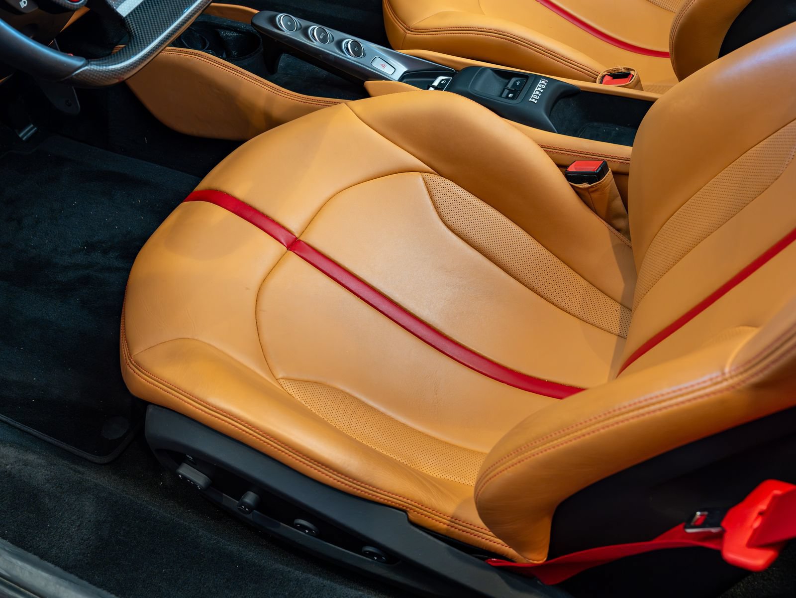 Certified 2021 Ferrari F8 Tributo RWD image 12