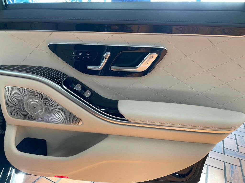 Used 2023 Mercedes-Benz S 580e 4MATIC Sedan w/ AMG Line image 29