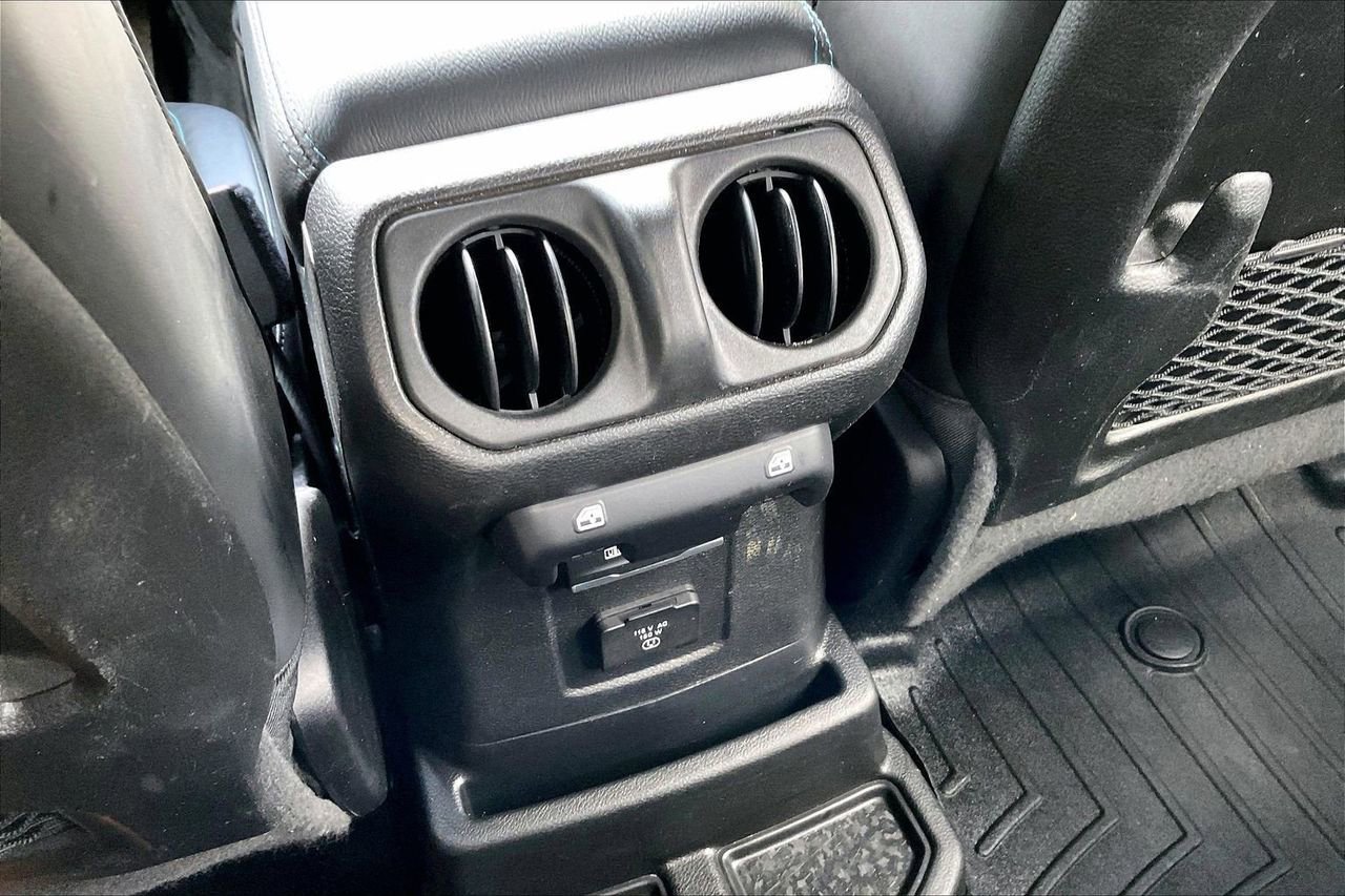 Used 2024 Jeep Wrangler High Altitude AWD/4WD image 17