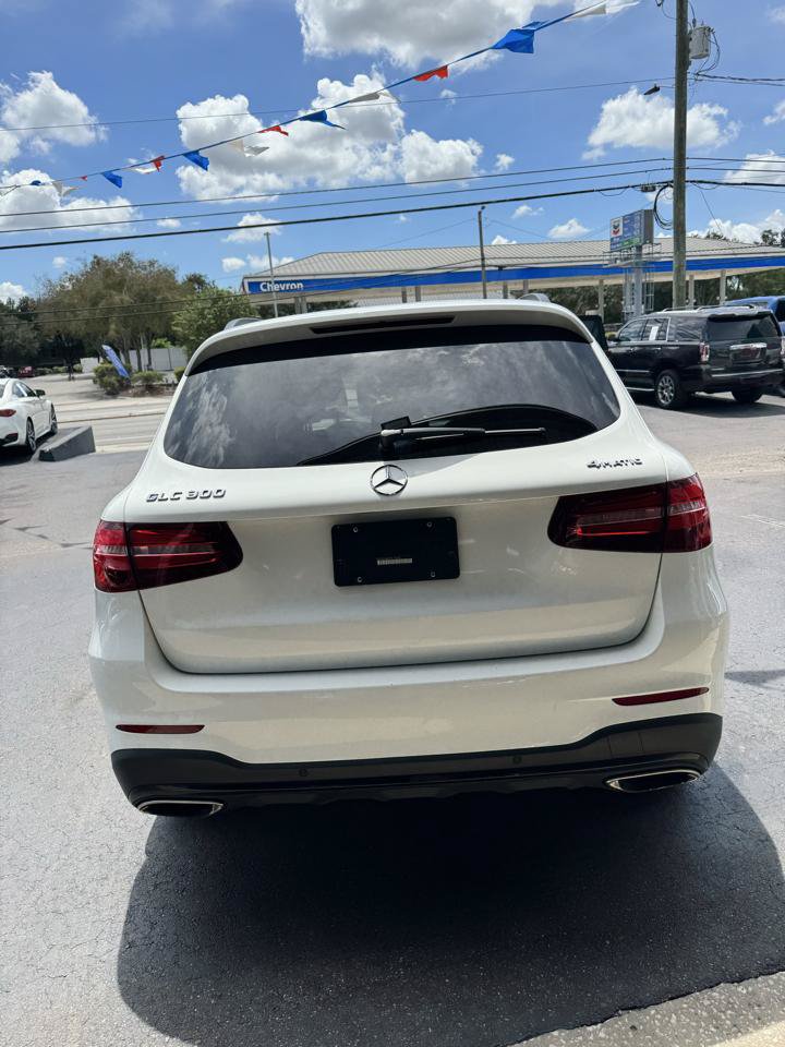 Used 2017 Mercedes-Benz GLC 300 4MATIC image 3