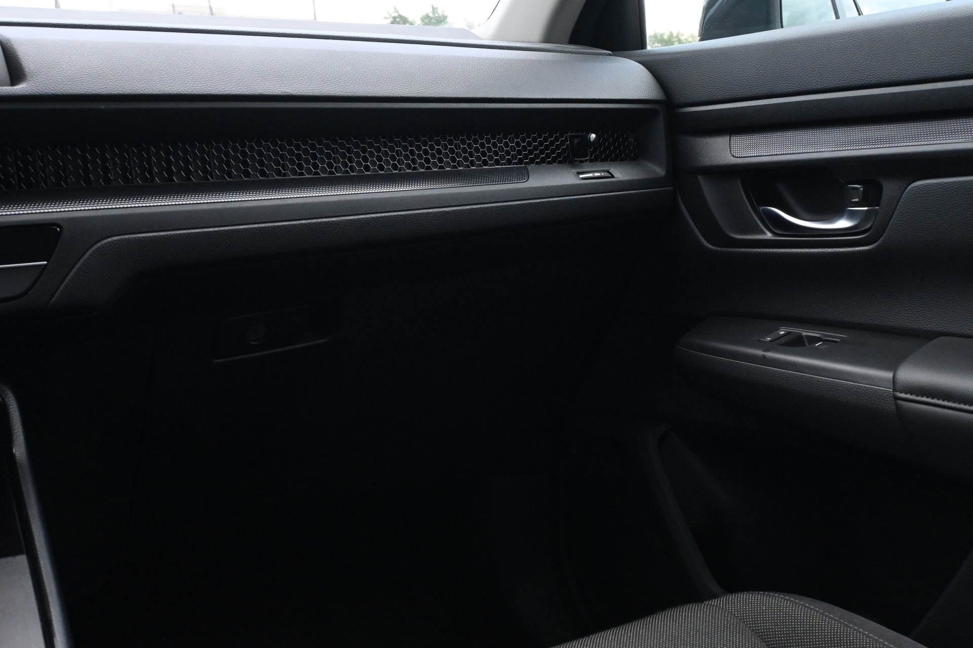 Used 2025 Honda CR-V LX image 8