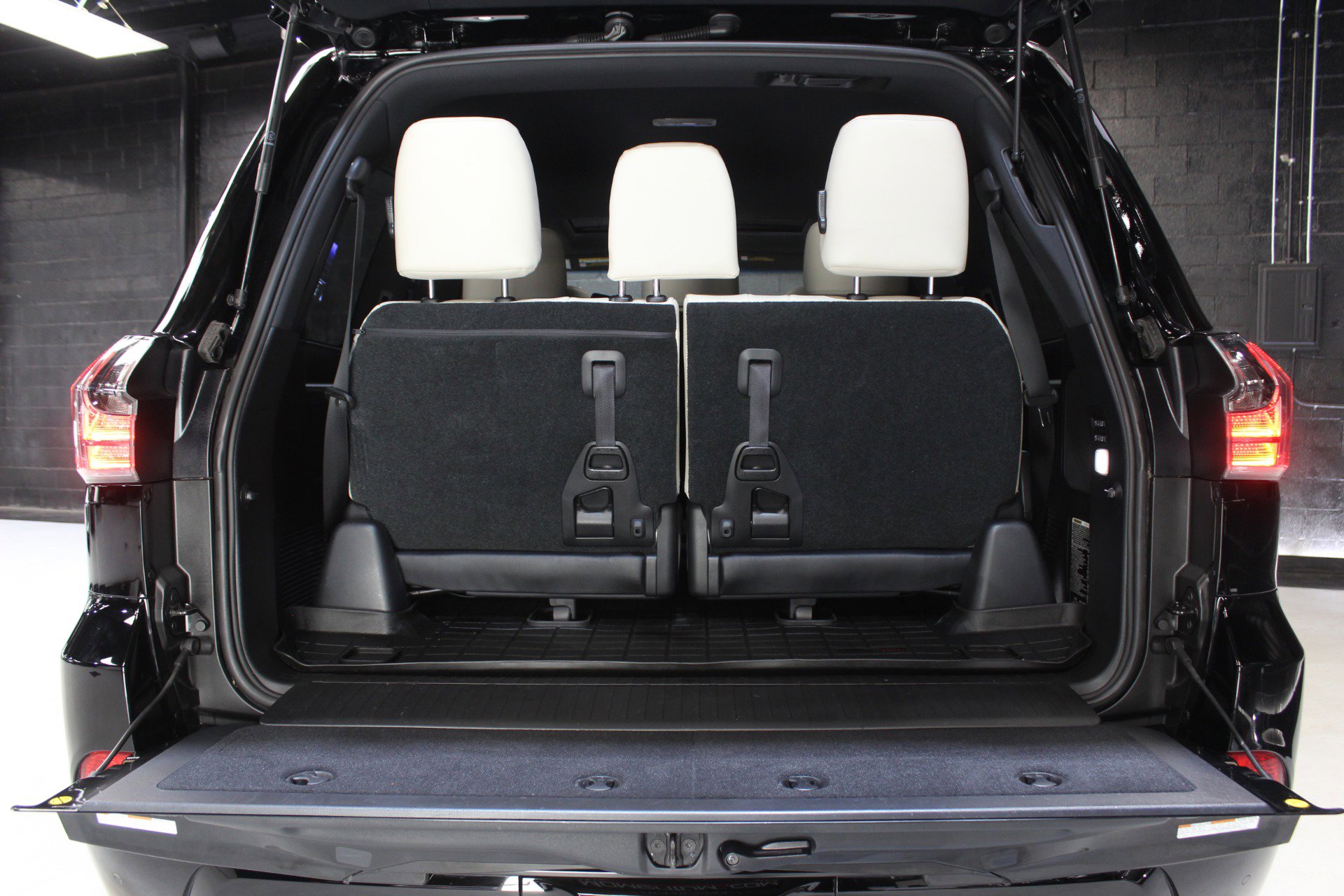 Used 2019 Lexus LX 570 Three-Row Inspiration Series w w/ Inspiration Series image 72