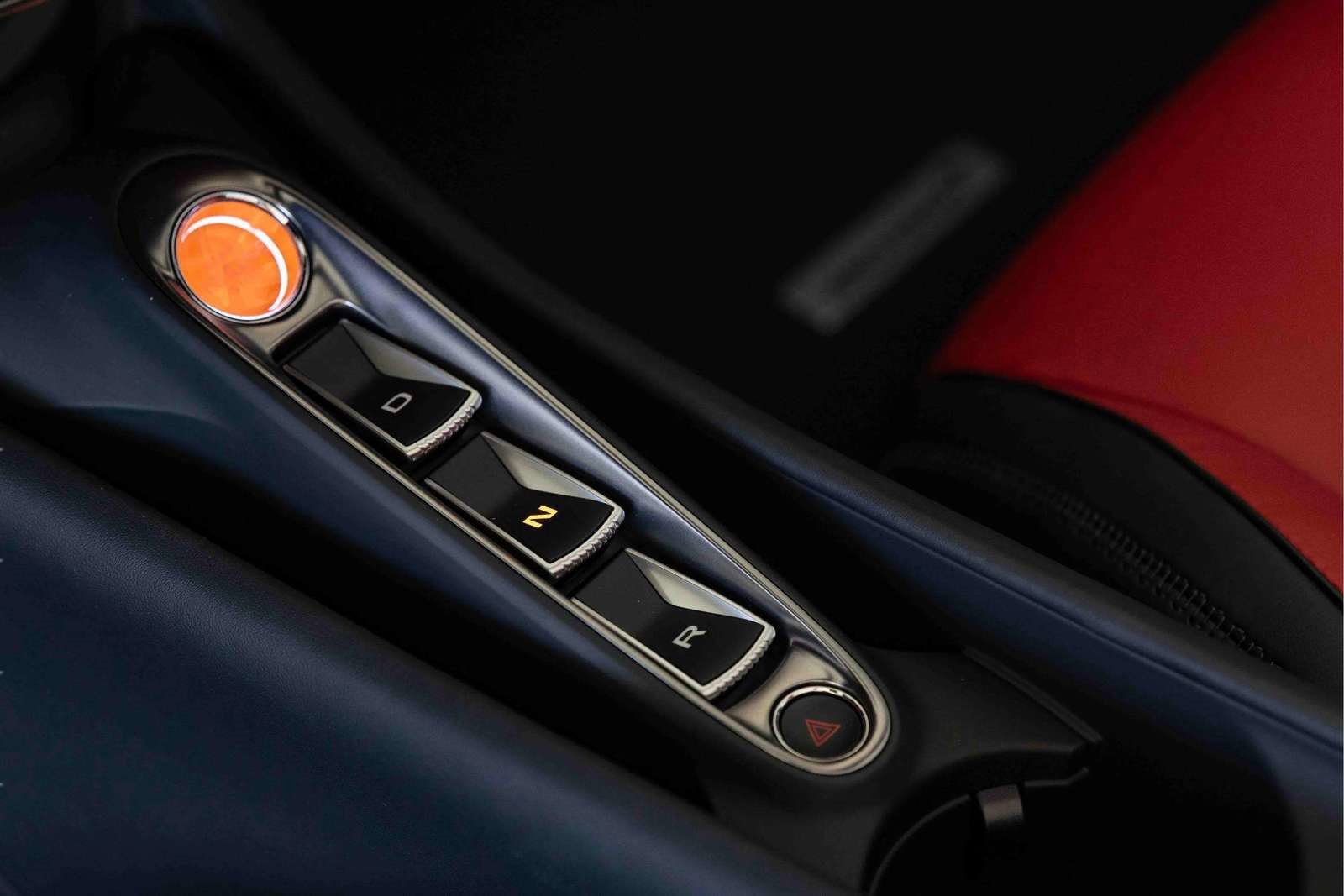 Used 2025 McLaren Artura Spider image 21