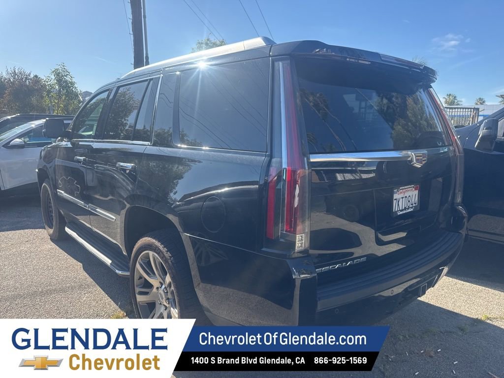 Used 2015 Cadillac Escalade Luxury image 3