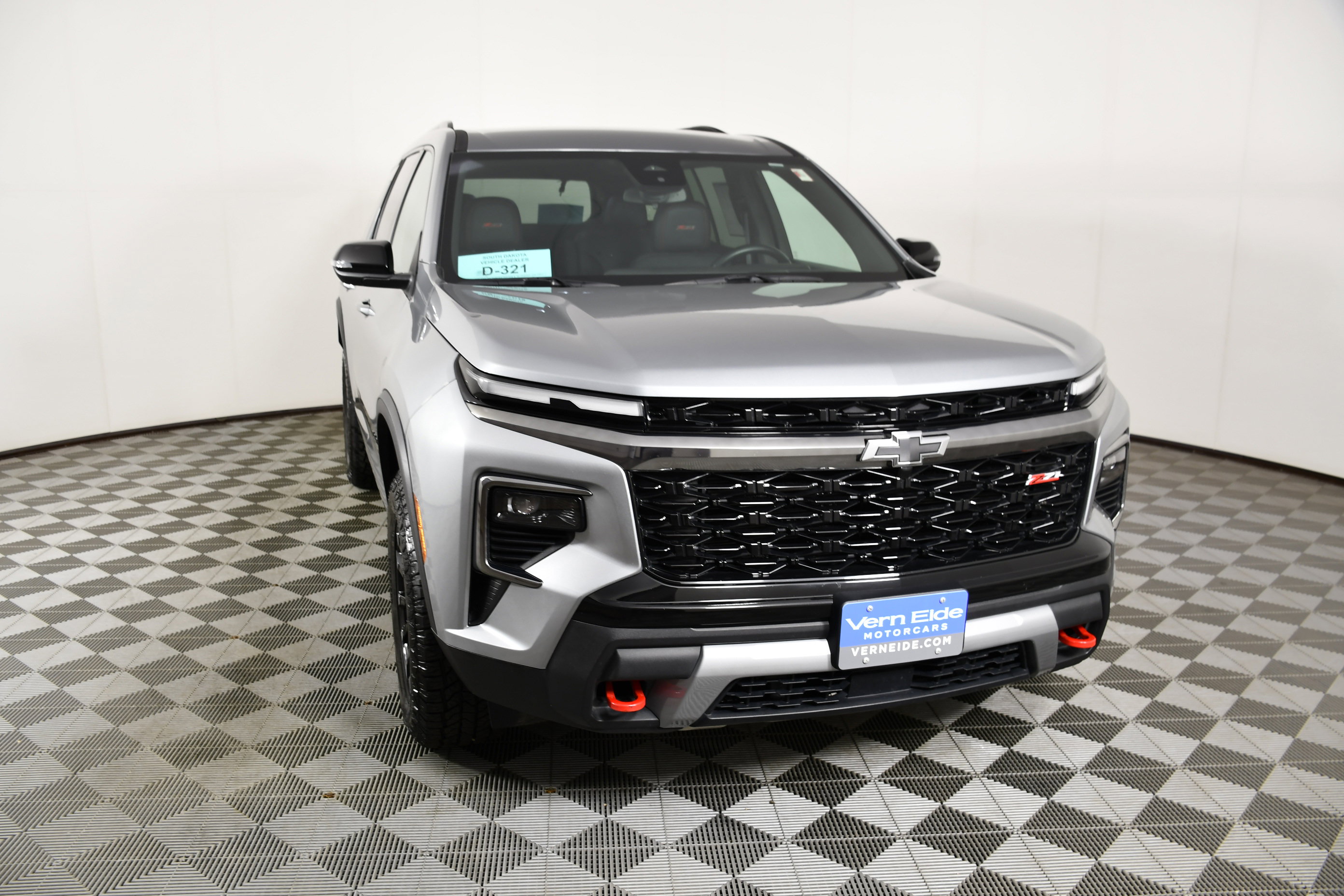 Used 2025 Chevrolet Traverse Z71 image 3